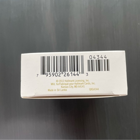 Hallmark Keepsake One Fintastic Teacher - Picture 4 of 6